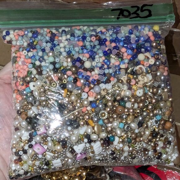 Jewelry - $1 with Bundle ~ Sandwich Bag Full of Mixed Beads 7035